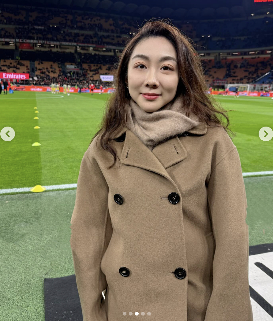 隋文静去看AC米兰比赛了 隋文静去圣西罗球场观看AC米兰和科莫的比赛了，隋文静手