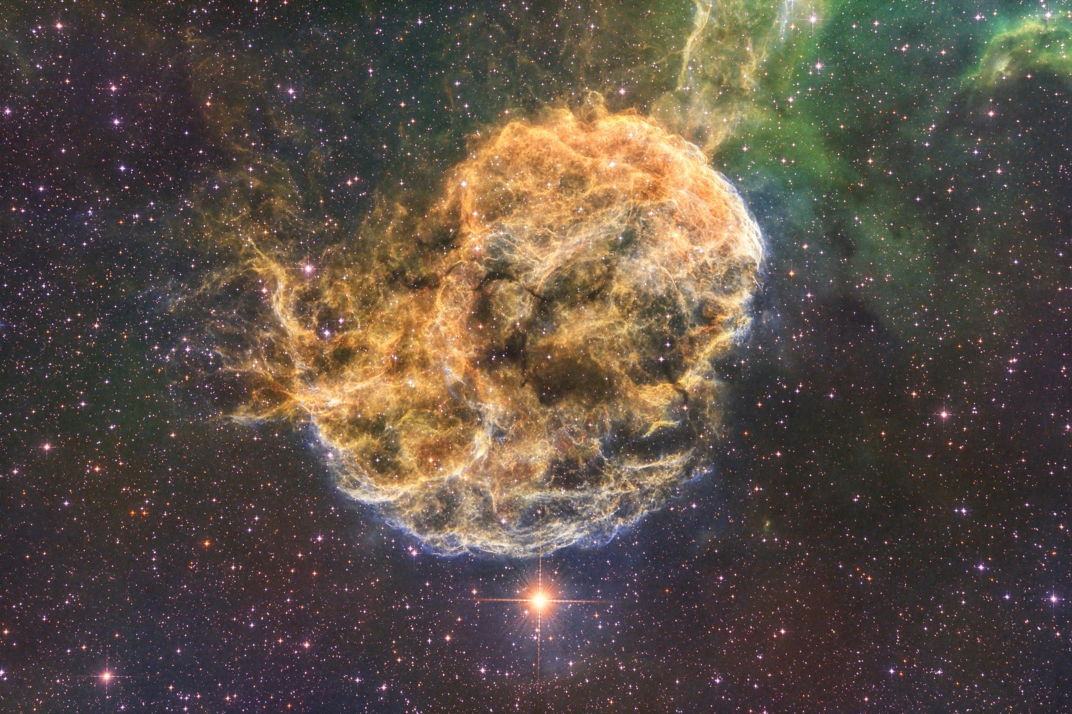 天文望远镜镜头下的宇宙超大水母星云。分享一张我超爱的天文望远镜镜头下的...