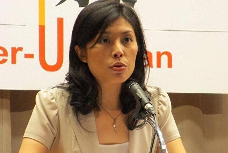 郑丽文做了个挺有意思的决定。
她把侯友宜的竞选发言人--江怡臻。
提为国民党发言