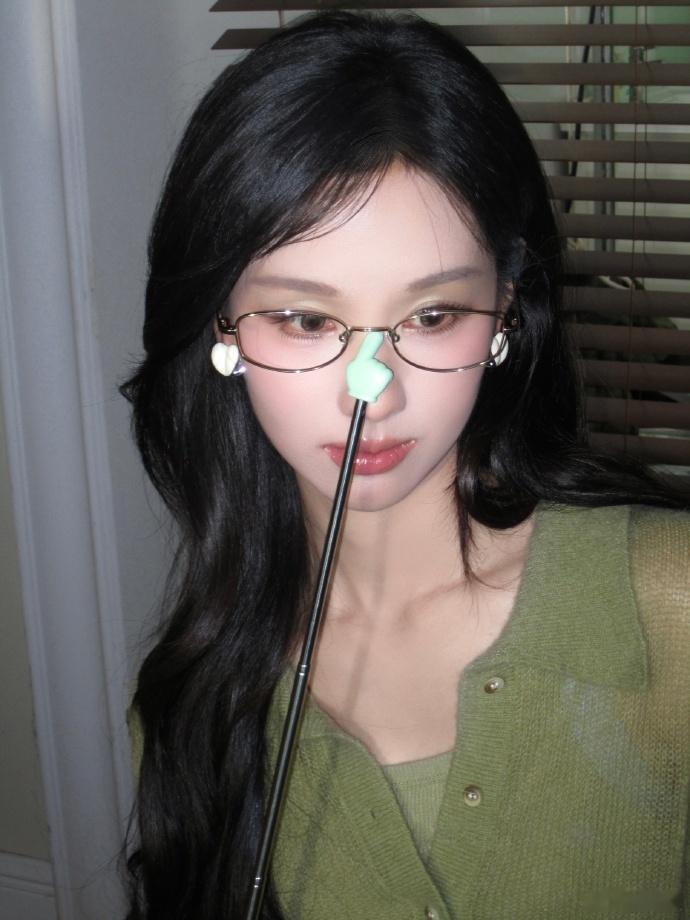 陈都灵麻辣女教师看着不烧心陈都灵麻辣女教师高智感 本以为麻辣女教师会很有攻击性，