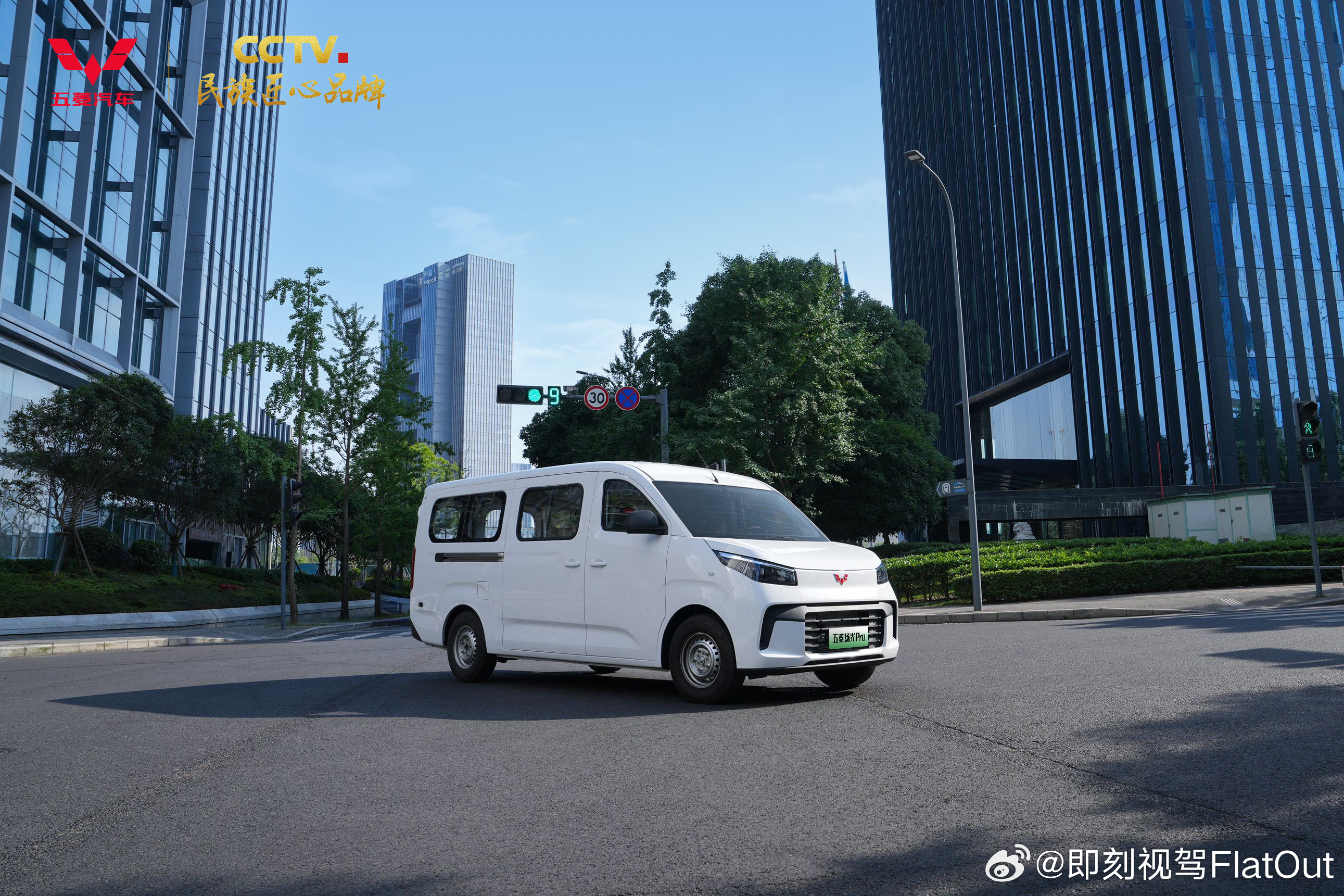 五菱扬光Pro增程版正式上市，给大家梳理一下亮点：1、权益一口价10.48万元2