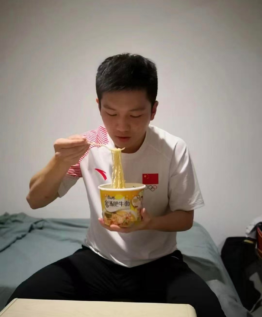 樊振东回应综艺首秀感受樊振东把第一次录综艺看作比赛原来樊振东刚来一饭封神 的时候
