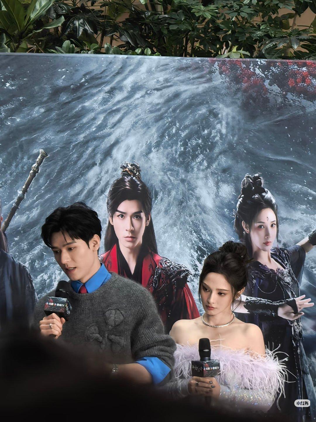 龚俊彭小苒 你们不要再打了 龚俊彭小苒你们住手！玩个戳气球而已，怎么还玩出 “剑