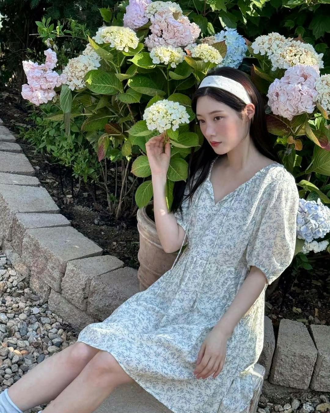 郑采妍人比花娇🌸 