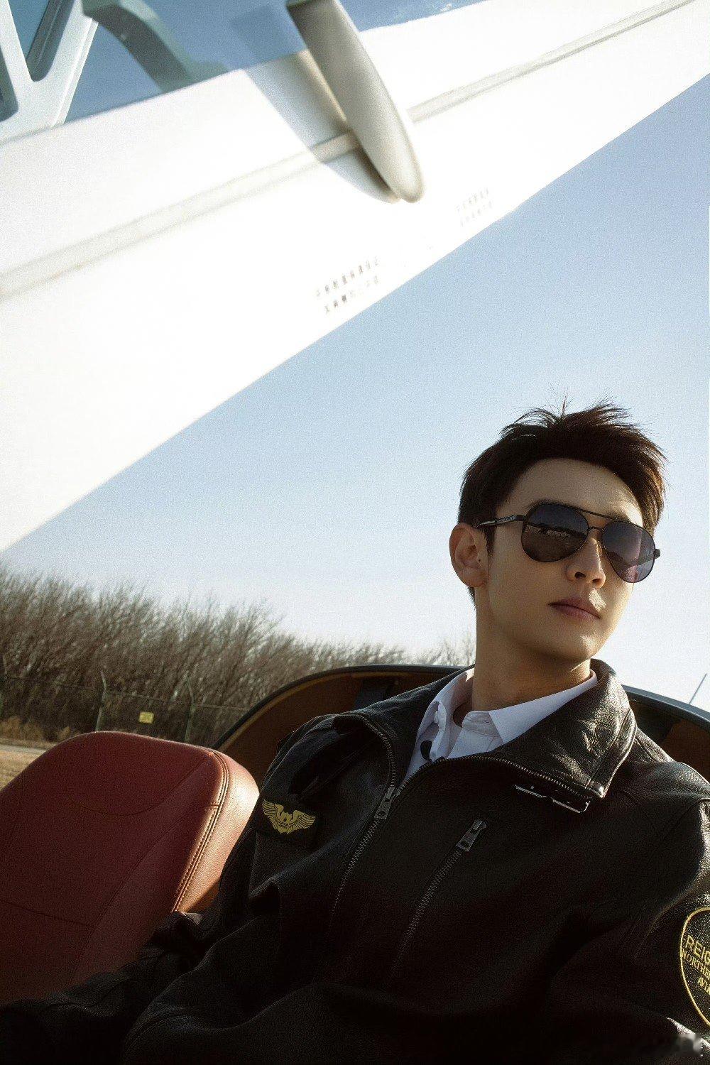 谁给王天辰递个军旅文的本子吧王天辰这挺拔身姿，简直为军旅文而生！军装一上身，那股