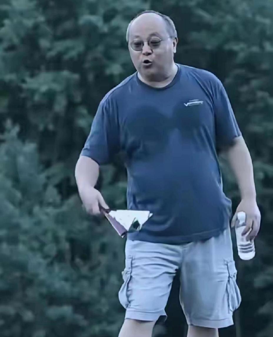 窦唯曾经的帅小伙，也进入老大爷的行列了。