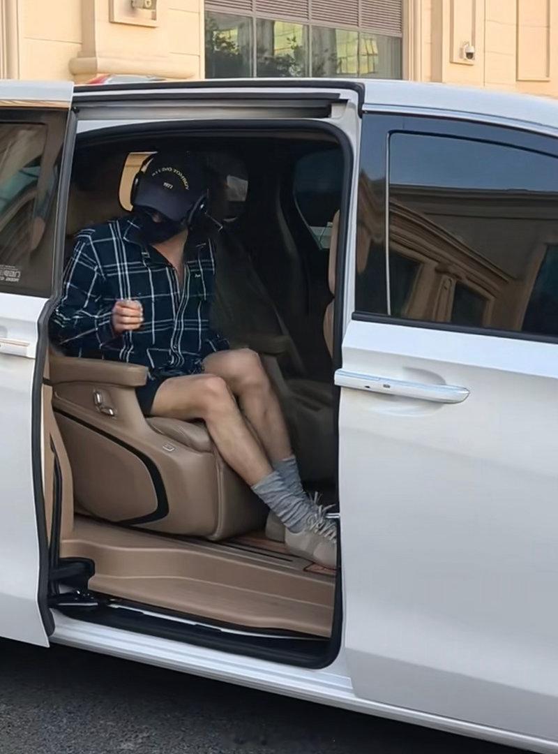 还是看看我适儿的大长腿吧别理hyh那个纱布 