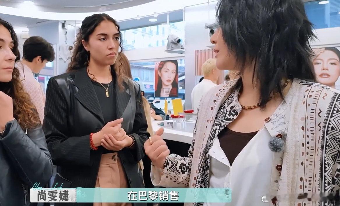 尚雯婕外联总监的含金量还在上升谁懂啊！尚雯婕接待买手店代表的样子，专业又自信，还