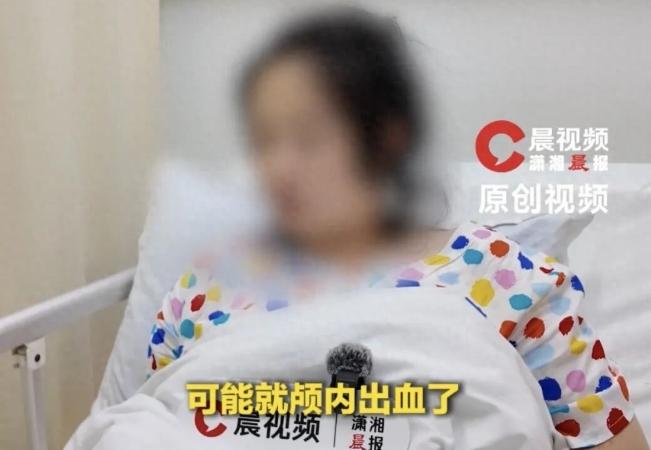 乐极生悲！ 8月27日中国江西网报道，长沙谭女士打麻将摸了一把绝佳好牌，兴奋过度