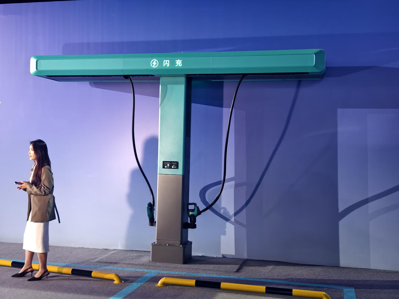 最近看到网传消息，说某品牌在组织销售进行培训，培训的核心是拉踩比亚迪的闪充。也不