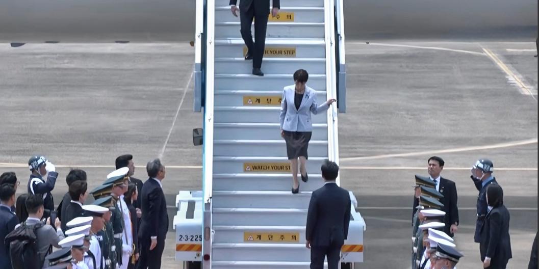 “太打脸了！” 当地时间 5 月 19 日，日本首相高市早苗飞抵韩国大邱，原本等