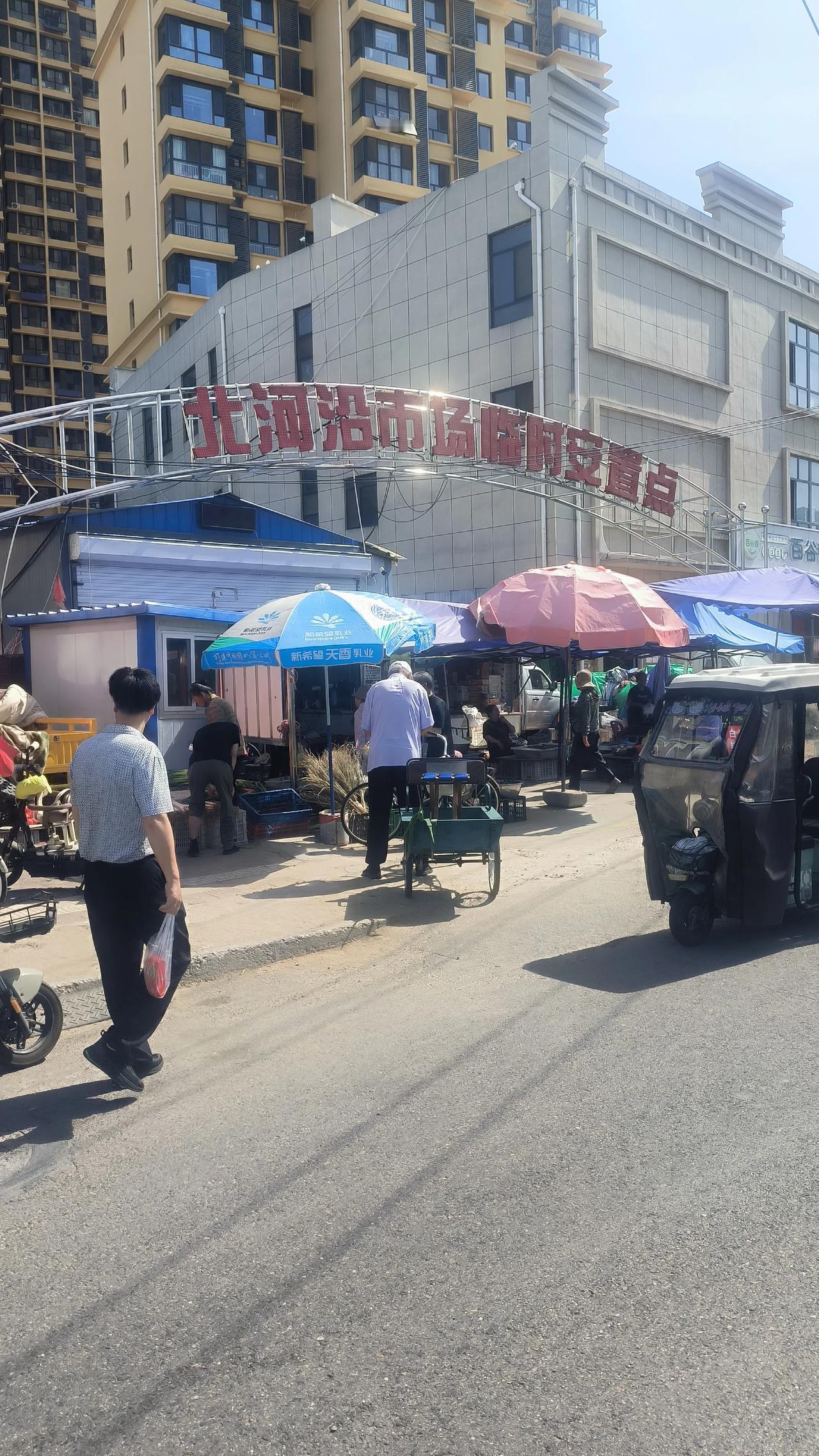 北河沿市场临时安置点

坐标保定。北河沿市场临时安置点已经运行六年了。它的前身是