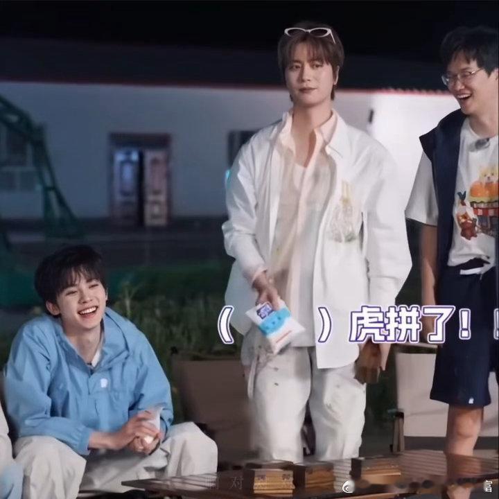 左航一句话陆虎天亮了左航接住了陆虎的情绪左航的情商细节太戳人，就算白天相处一整天