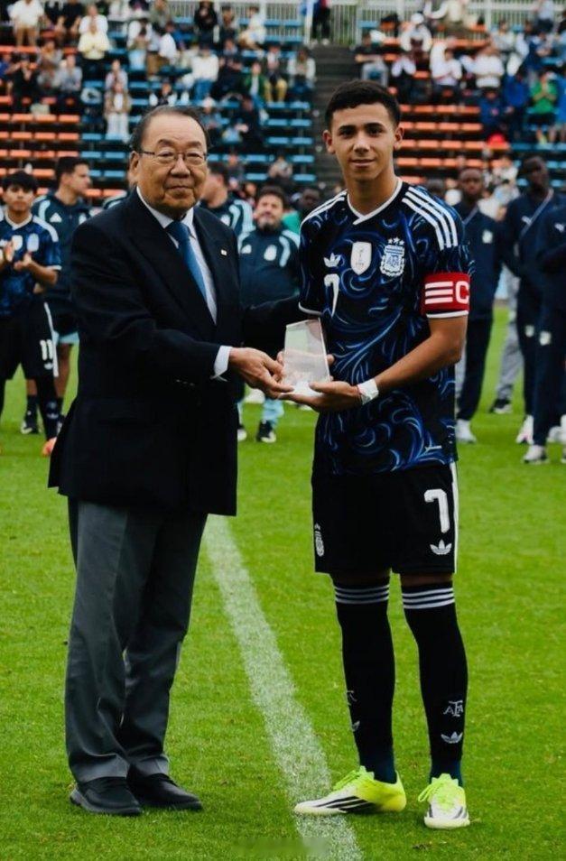 阿根廷U16队在梦想杯决赛中1比4负于日本U16，获得亚军。这支球队此前曾战胜过