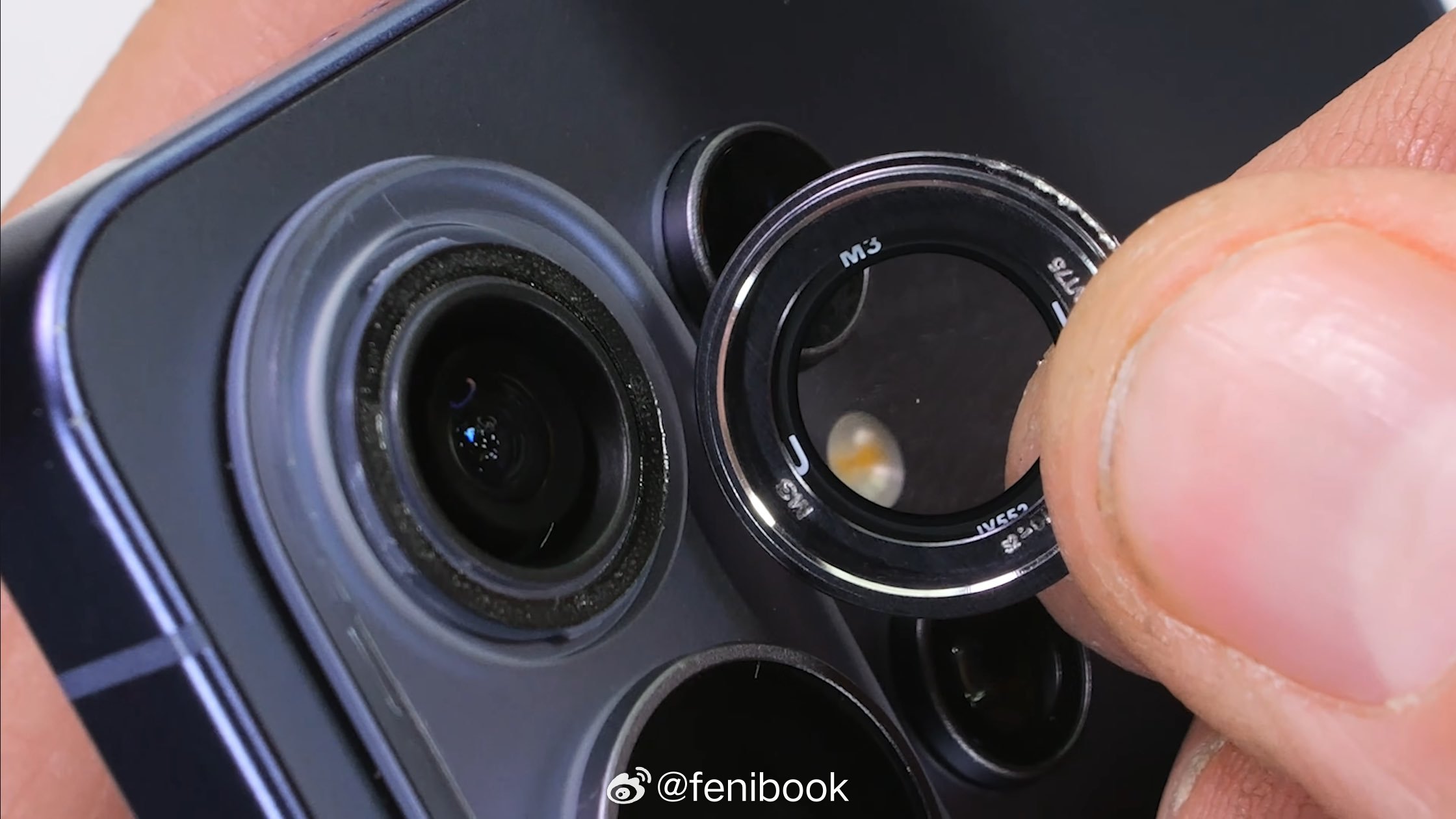 虽然很容易撬下来，但是去售后只能更换后盖总成，不能只换摄像头保护玻璃