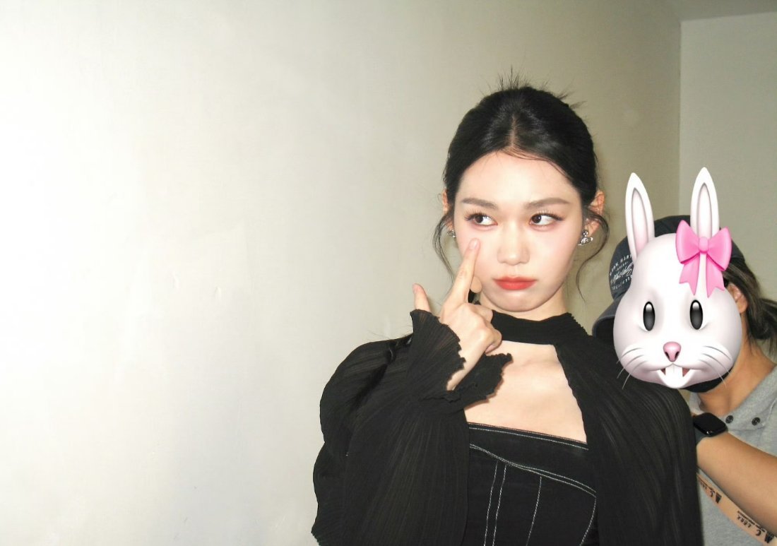 好喜欢风衣那张，又文艺范儿上了 段奥娟这个怼脸，也是美得勒！ 