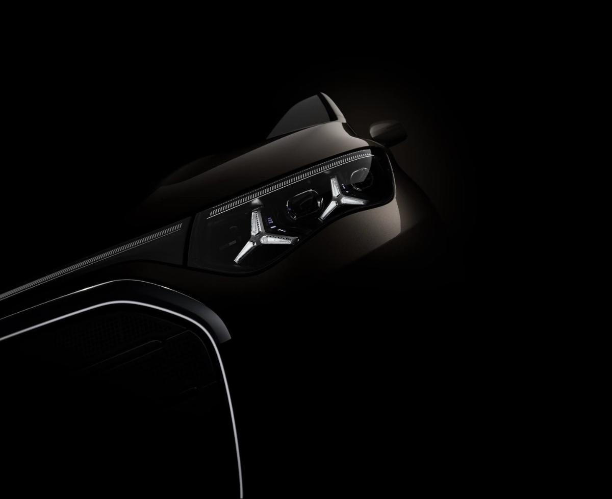 奔驰VLE MPV预告图发了。
车灯、前脸能看个大概其，感觉它会比中期改款的S级