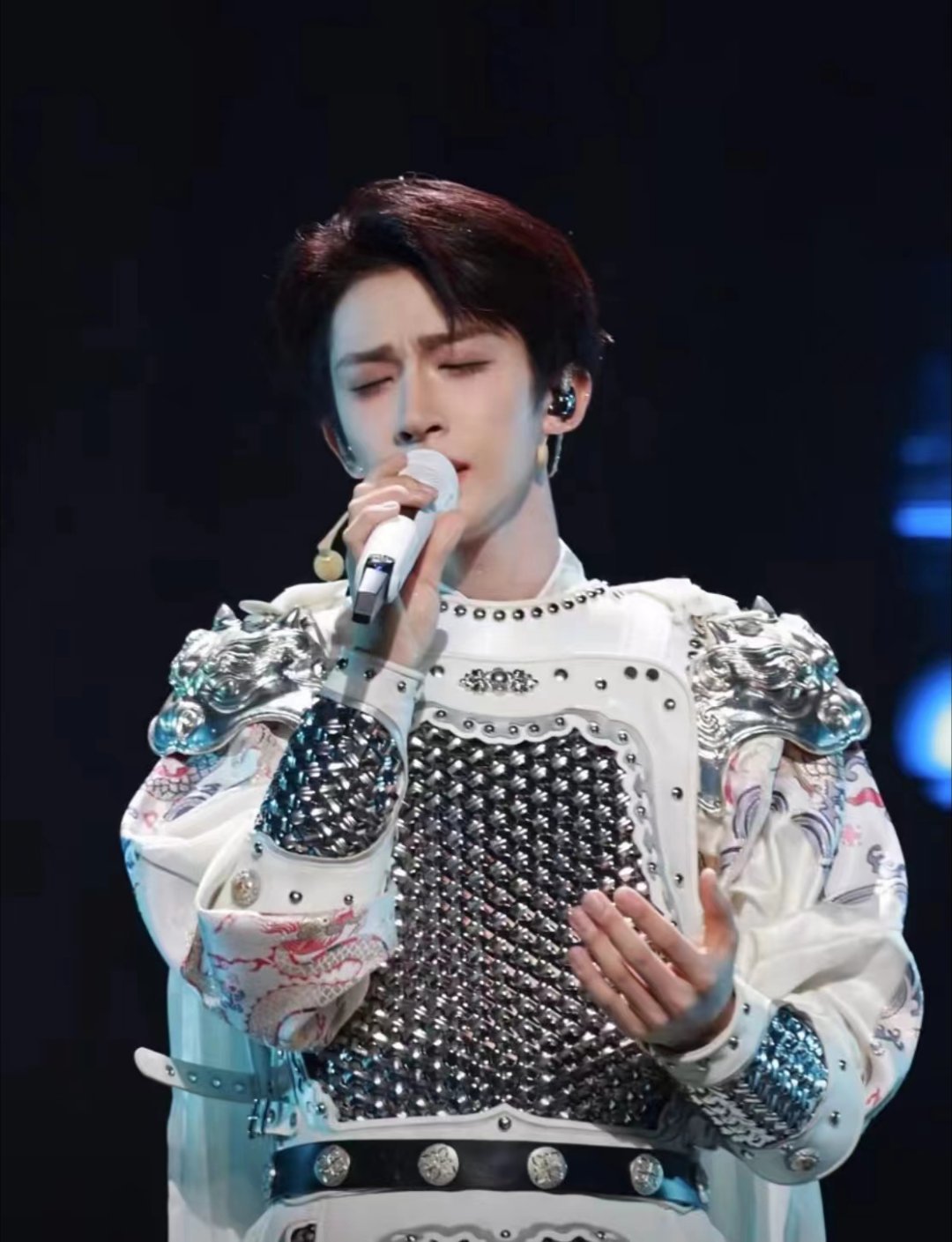 #刘宇专辑销量一小时破七百万#  刘宇为我们带来的这个实体专辑真的是太绝了吧，咱