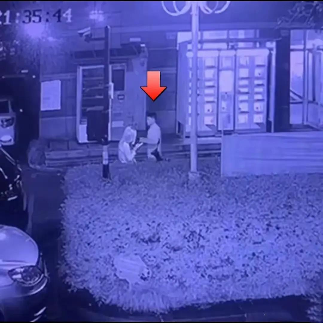 10 月 13 日，浙江杭州一小区内发生了一起令人震惊的事件。一名女子在毫无征兆