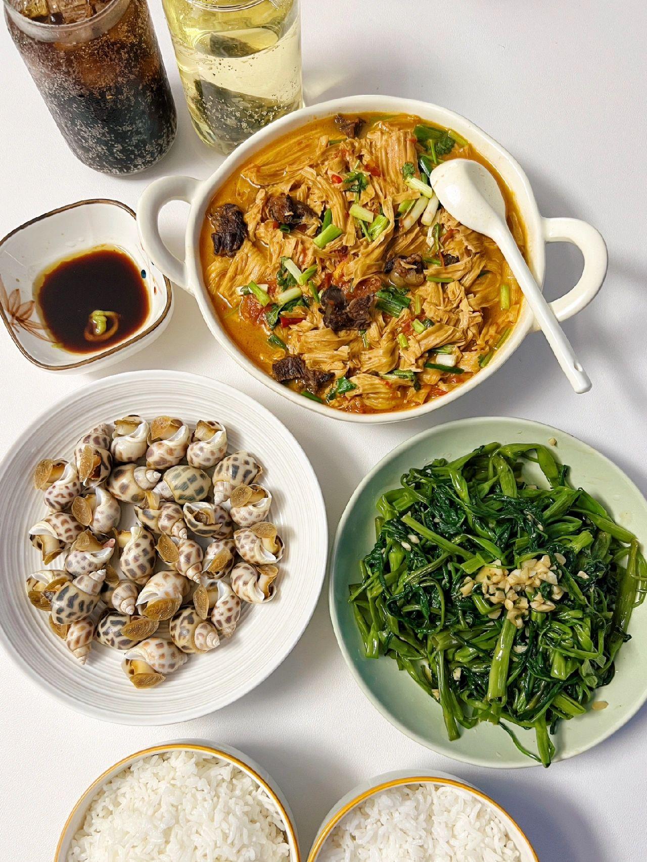 周末上岗的家庭主夫，花点时间的二人食
周末了，家庭主夫总算上岗了，不得不说厨艺这