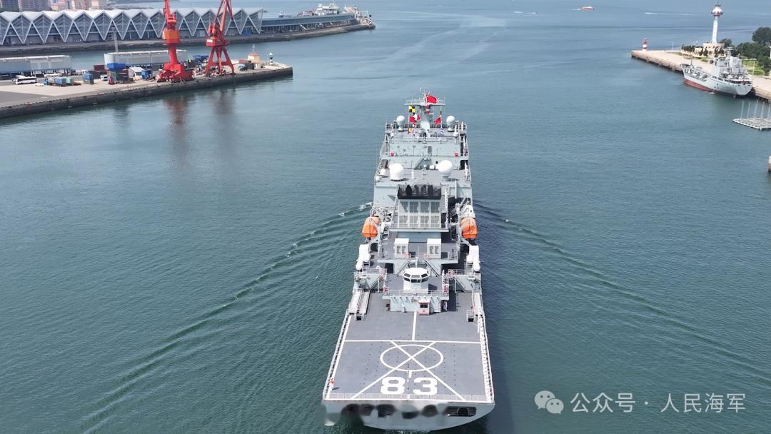 【起航！海军83舰编队远海综合实习任务】6月15日上午，由远洋航海训练舰戚继光舰