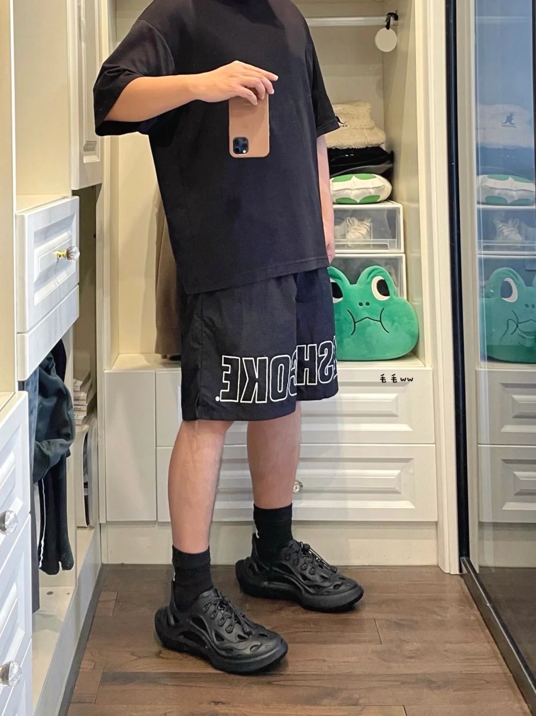 All Black｜洞洞鞋穿搭