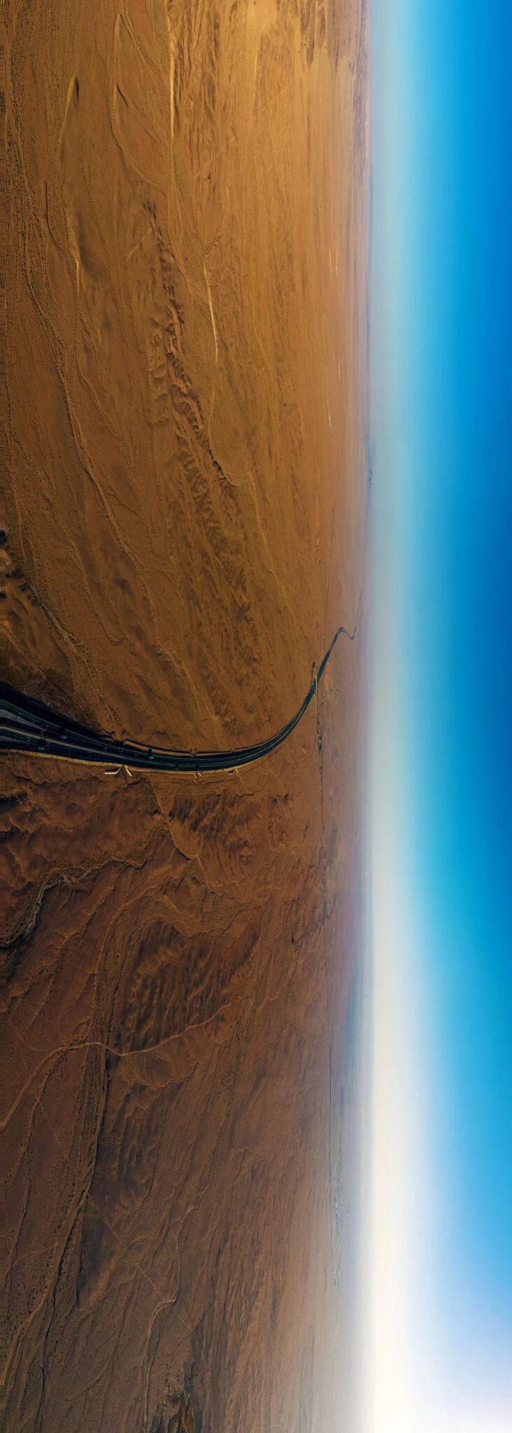 京新高速临白段，也是亚洲最大的单体公路

远离其他建筑的独立公路