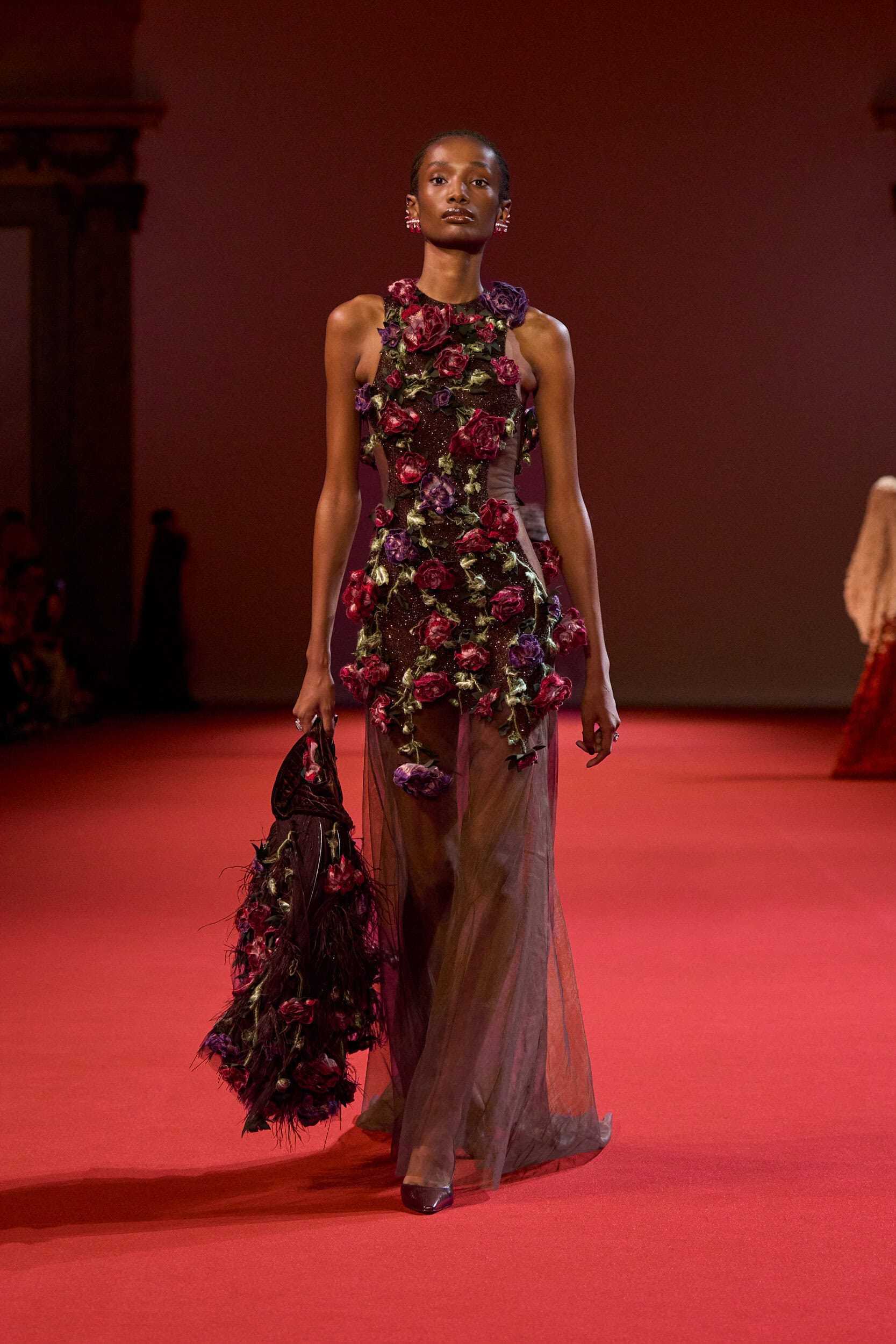 白鹿红秀预告穿了两套高定白鹿红秀生日刊解锁双高定！Zuhair Murad202