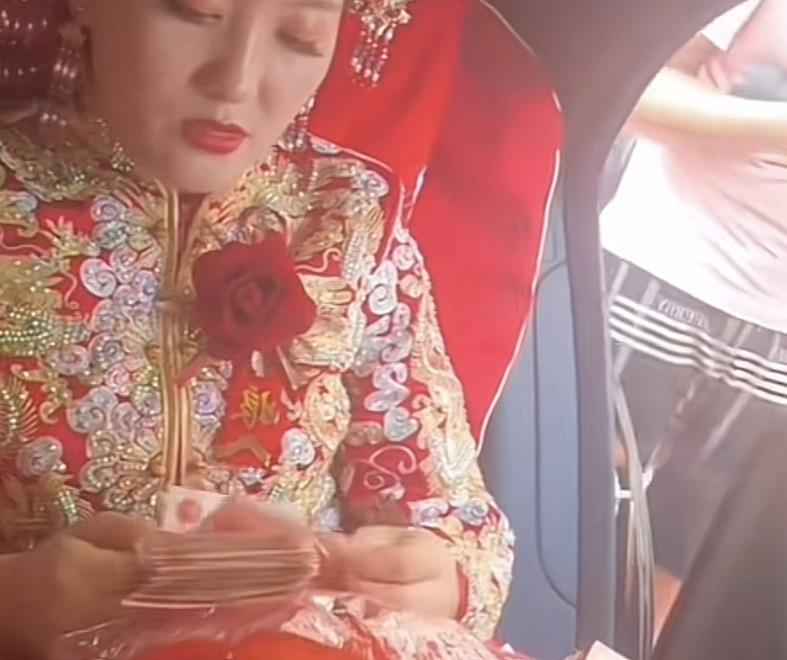结婚的时候需要给妻子彩礼也就算了，离婚后还需要给妻子赡养费，这个就有点让人无法接