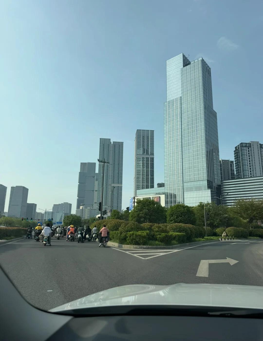 妈呀！这真的是郑州吗？大都市的赶脚
我的城市换上了新皮肤 他们说这里很火 留在这