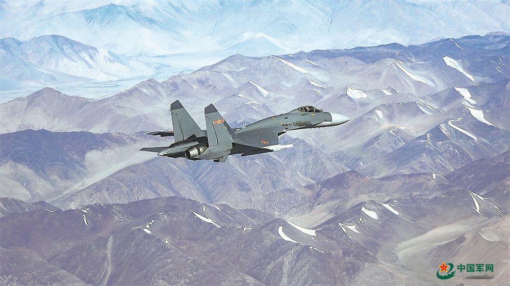 烽火问鼎计划6月下旬，西部战区空军某部开展飞行训练。 ​​​
