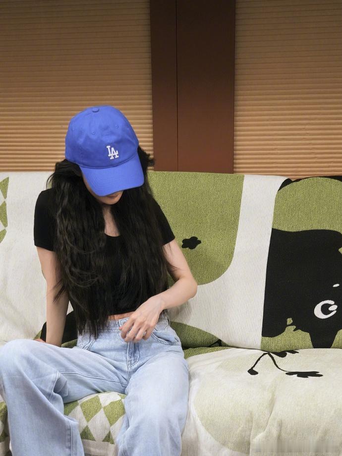 杨幂江山大同剧组日常碎片杨幂把温柔与欢喜悄悄打包 杨幂江山大同剧组日常碎片，杨幂