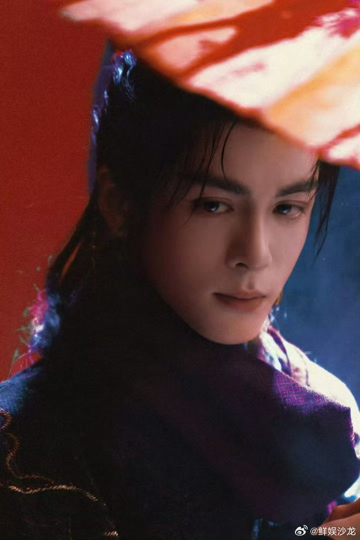 曾舜晞双平台破万男主《月鳞绮纪》热度一路走高，直接助力他拿下双平台破万，太牛了曾