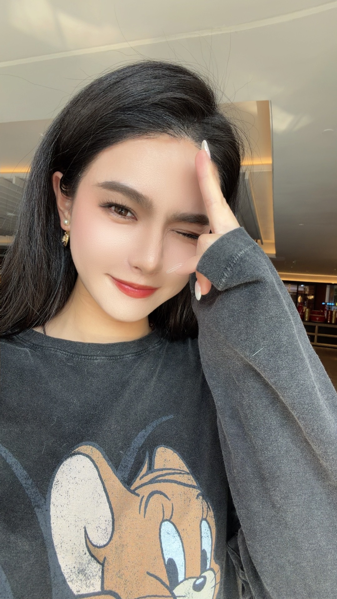 撸妆完毕🔚下午看一台神秘的车车🚗讨论度很高+颜值很高+智驾水平很高是不是都能