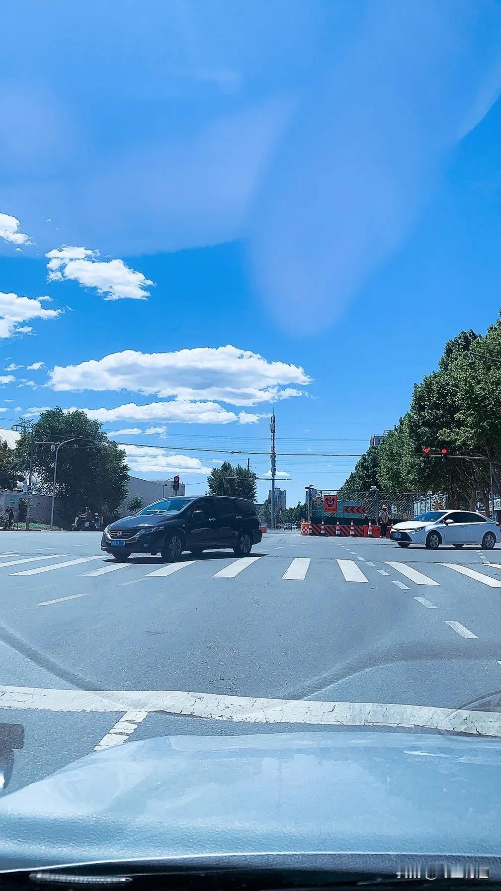 弱弱地问一嘴：这样的天气，你怎么形容？这样的天气去上班算不算暴殄天物！