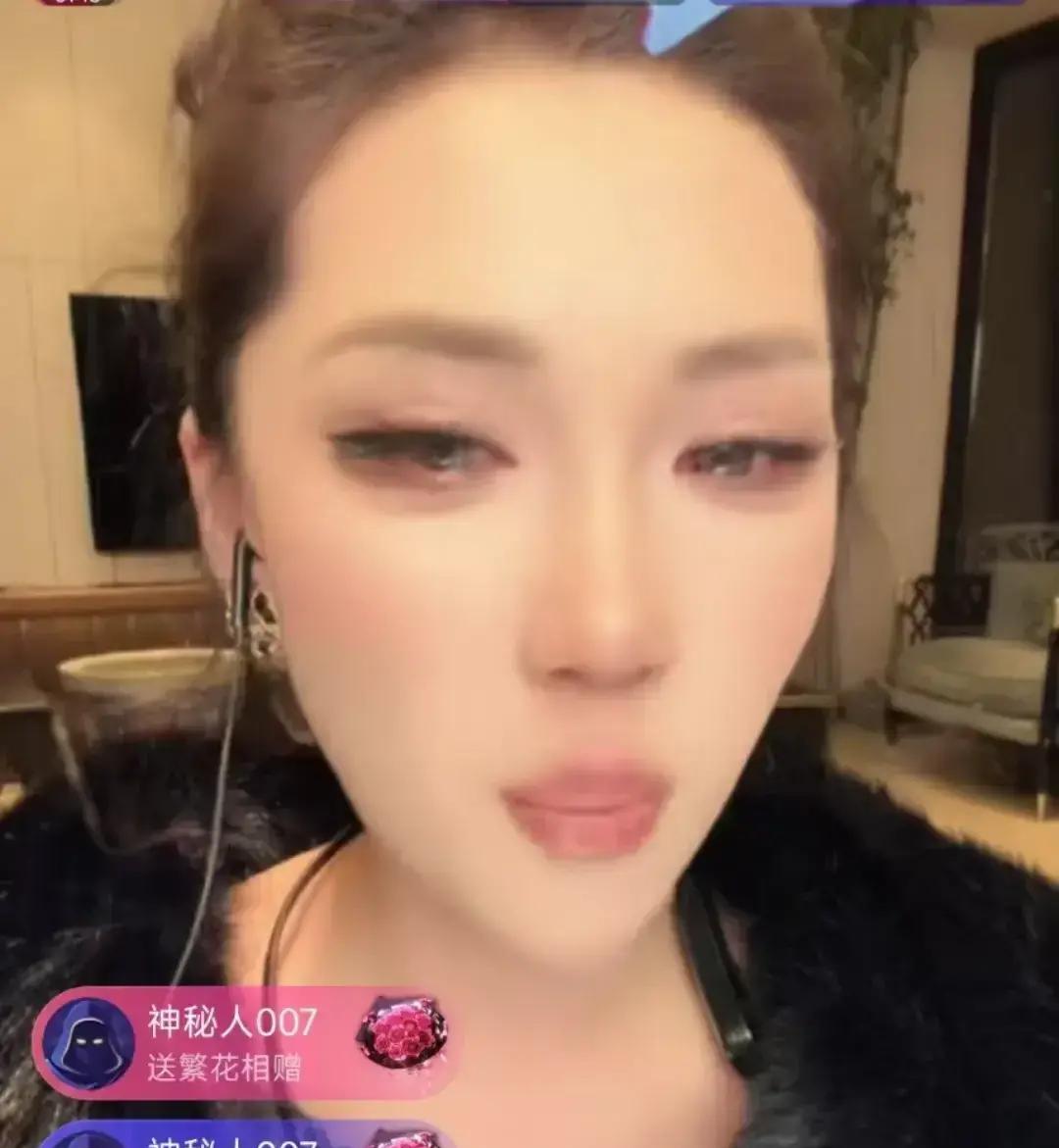 当所有人说直播行业已成定局时，三个女人用通宵、眼泪和一首歌，撕开了新裂缝。
迪士