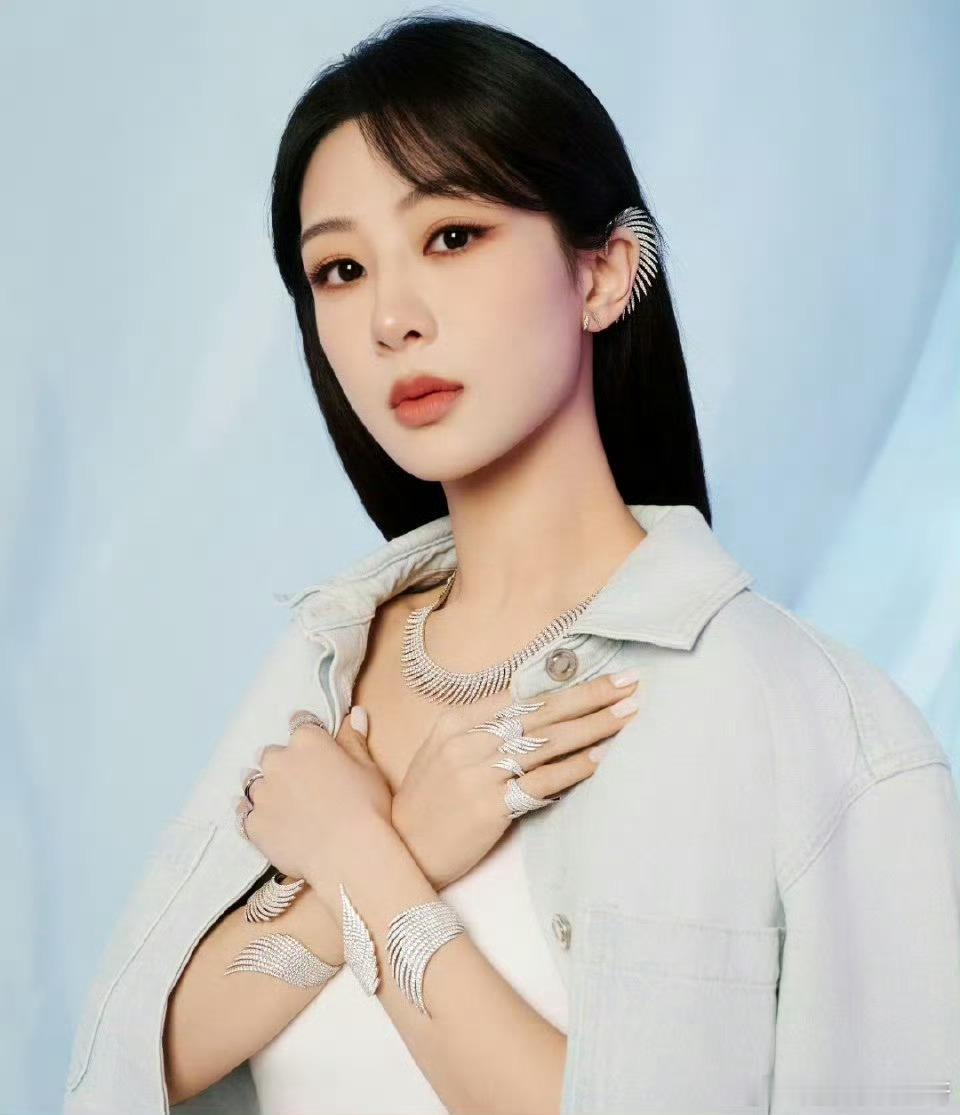 杨紫[超话]yz 杨紫董竹君  yz 杨紫玉兰花开君再来人间的美好，如烟花一瞬，
