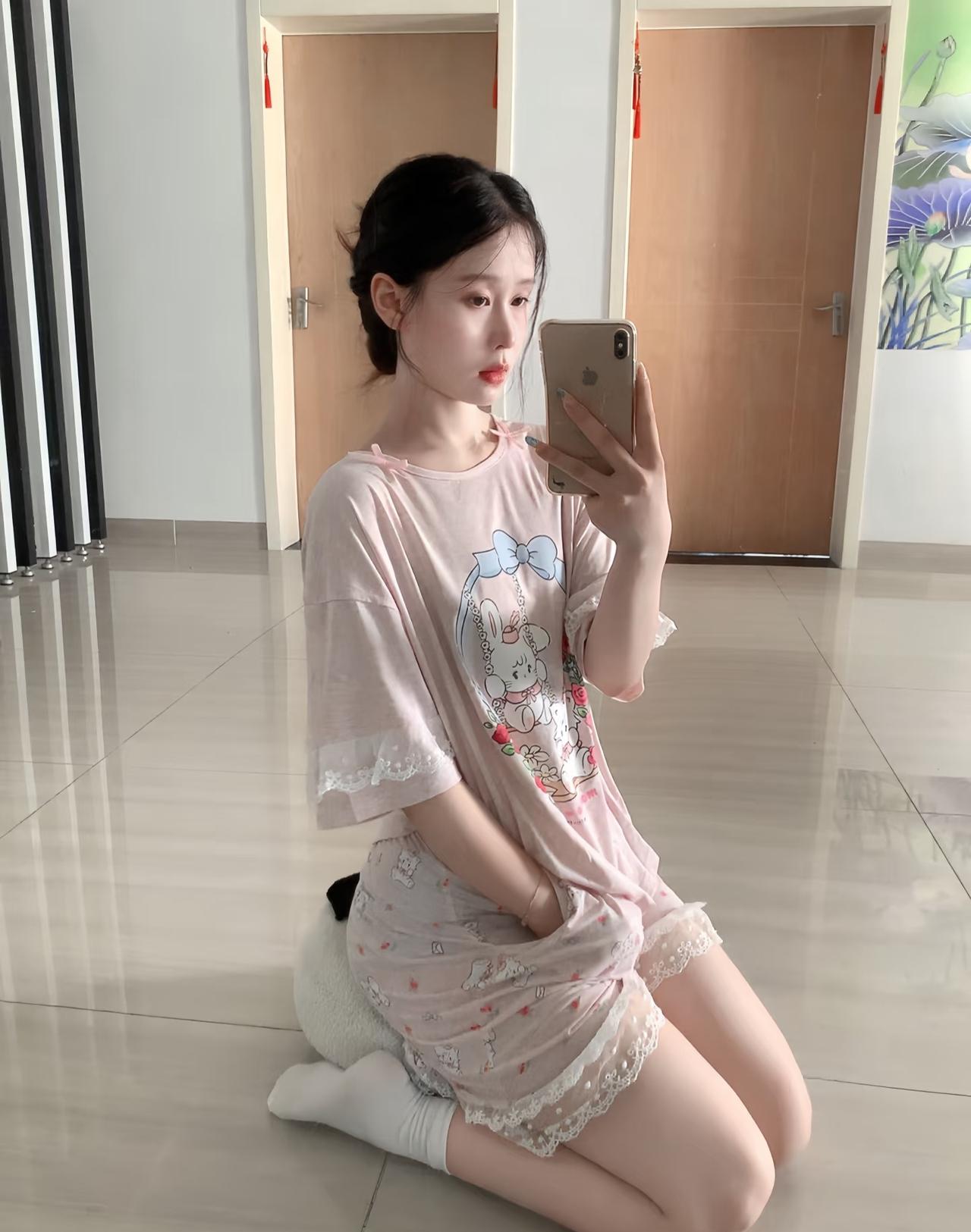 你好陌生人，打扰到你了，能耽误你一分钟吗，你能抱一下破碎的我吗！真的很难受也真的