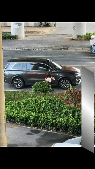 小姐姐一定是被渣男骗了身子，
不然不会如此生气，干出这种事情…