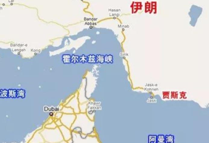 全球能源咽喉霍尔木兹海峡突发一幕，2艘挂印度国旗、满载民用液化气的巨轮，直接强势