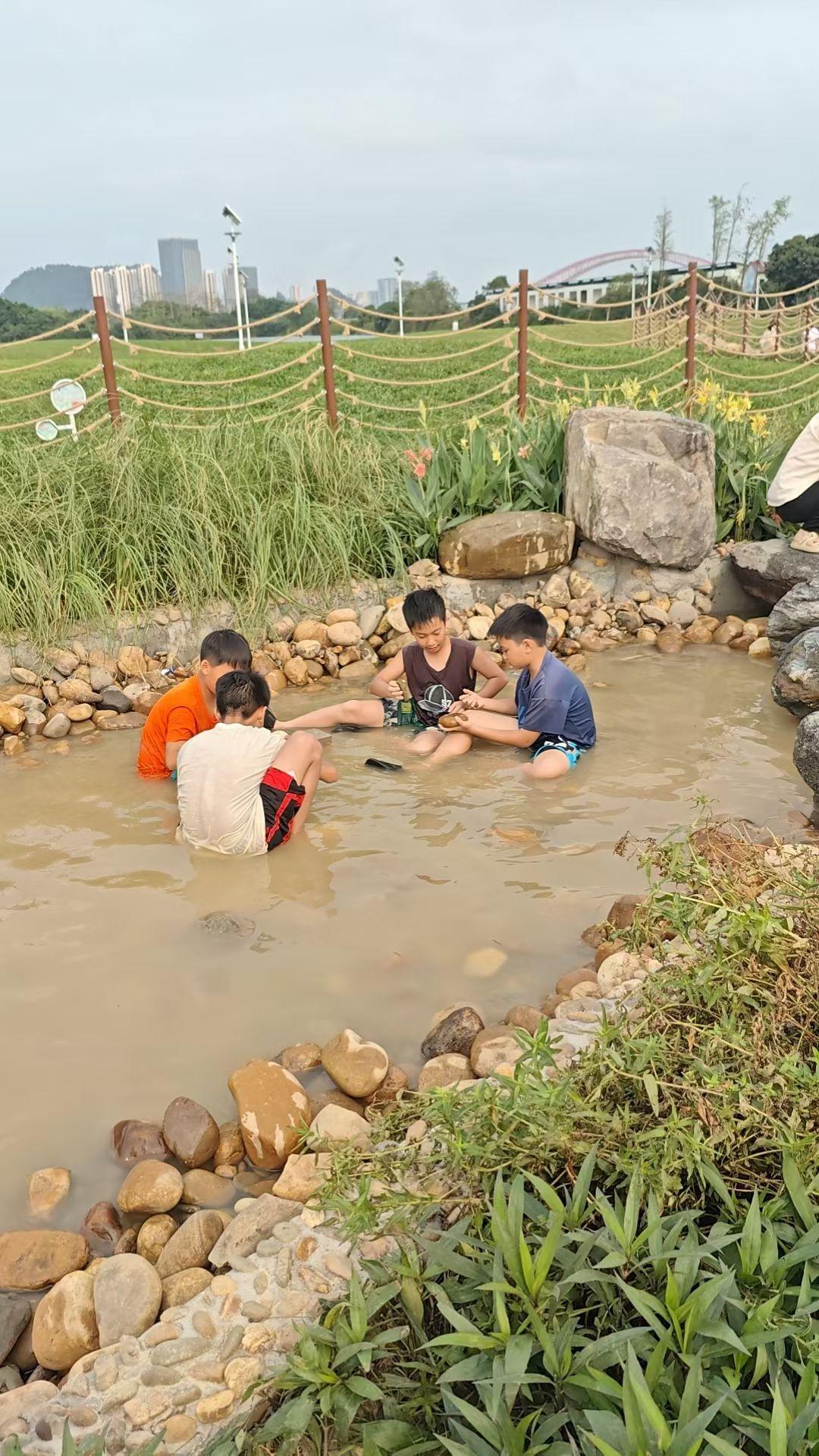 这个年代，还是有人这样的玩，不知道啊是不是回归自然，或者是童心回归？