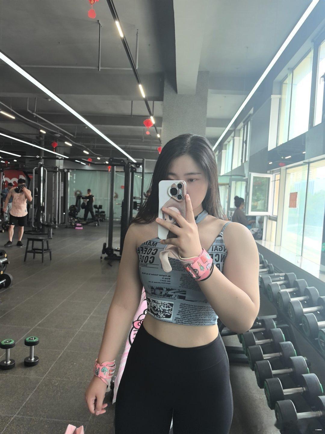 健身[超话]周末愉快  ​​​