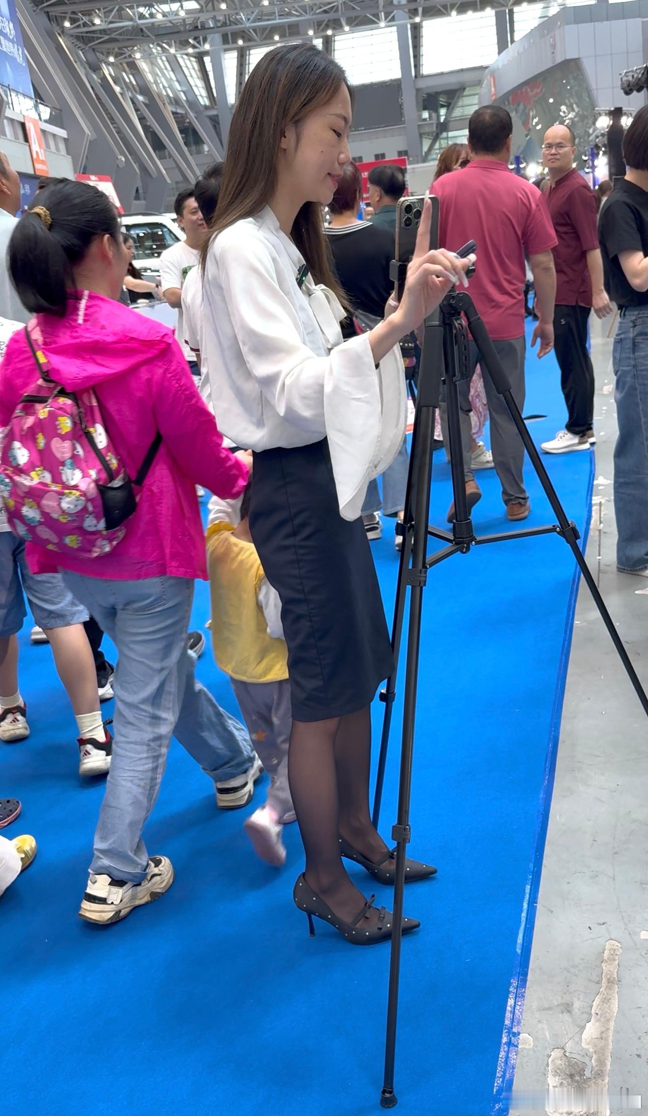 汽车销售女主播 