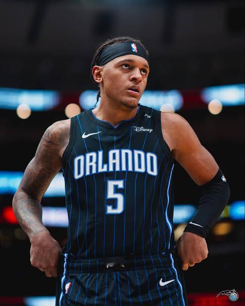 班凯罗真靠不住 铁啊太铁了！你跟我说这是状元？魔术97-109不敌76人。班凯罗