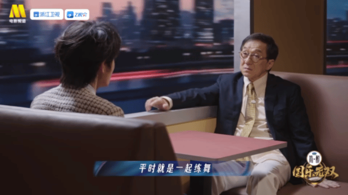 成龙暖心提问宋亚轩训练日常宋亚轩谈身材管理被成龙大哥的暖心提问暖到了，宋亚轩认真