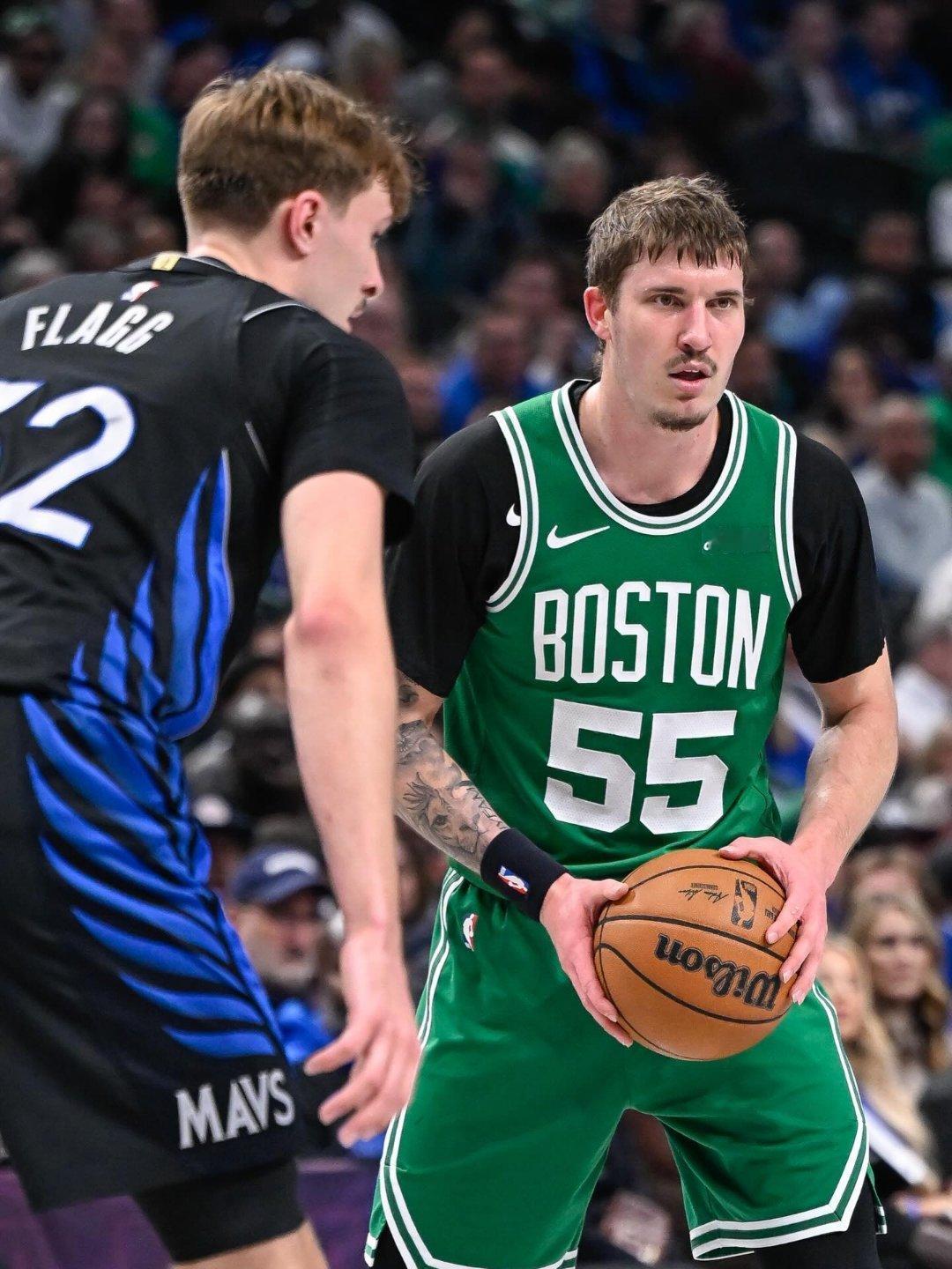 凯尔特人图库 沙伊尔曼社交媒体分享了一组近照，回顾这难忘的半个赛季。二年级的他，