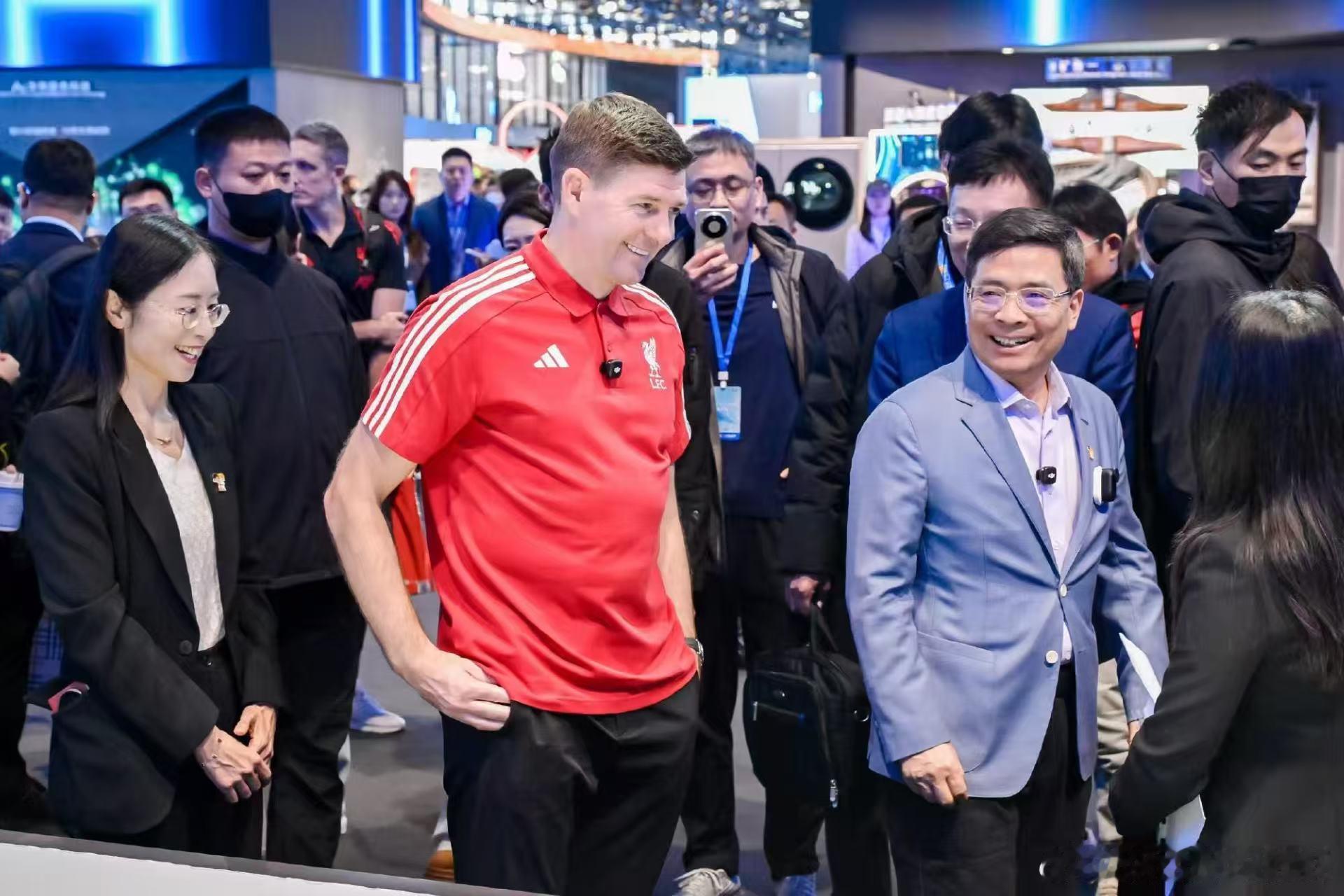 周云杰直面网友质疑再做宣纸熨烫网友的质疑未能动摇周云杰，他坚持再次进行宣纸熨烫创