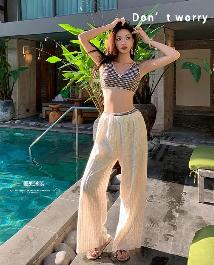 高级感法式气质复古风绝美显瘦小香风泳装游泳时,穿什么颜色的泳衣更安全? 胸很大的