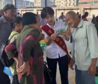 银行卡被盗刷先挂失？先报警？重庆这位女士发现卡里钱被转走的瞬间，转头就冲进超市花