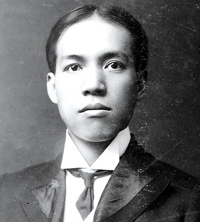 1903年，梁启超与17岁的王桂荃行房。夜里，梁启超说：“我主张一夫一妻，因此慧